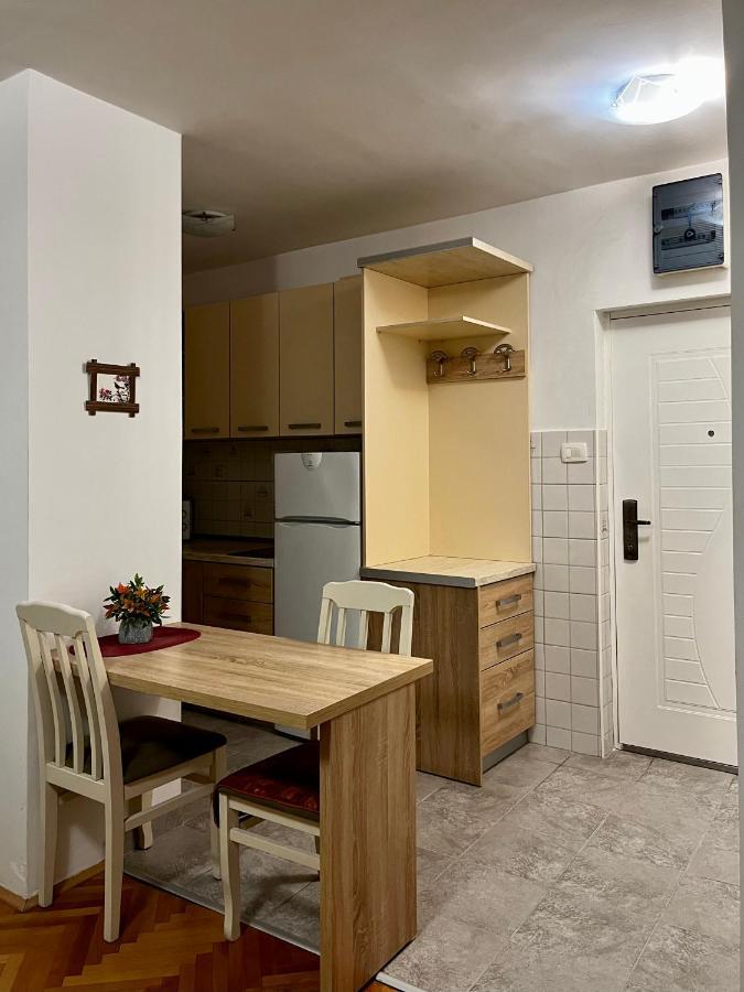 Studio Apartment Welcome Бар Екстериор снимка