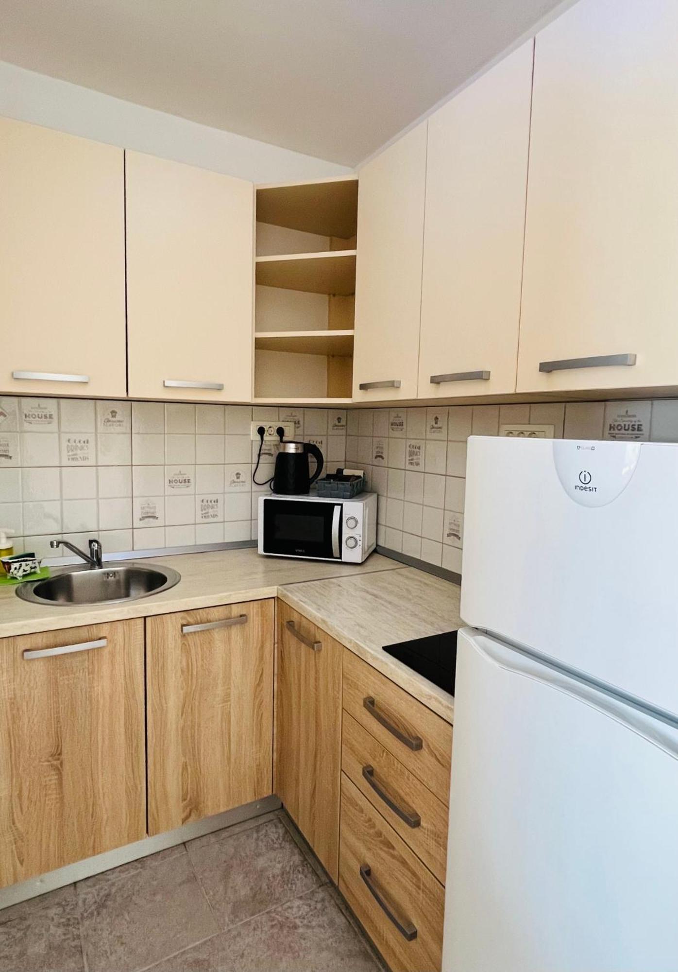 Studio Apartment Welcome Бар Екстериор снимка